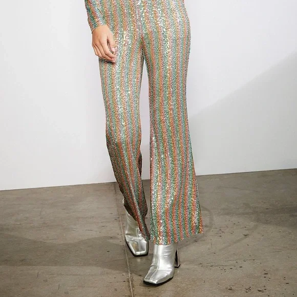 NWOB $120 GB
Border-Line Stretch Silver Metallic Block Heel Booties - Picture 7 of 8